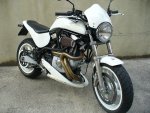800px-Buell_M2_Cyclone_white_2000_front.jpg